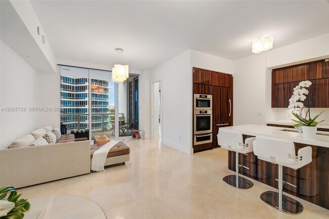 Foto del edificio - 50 South Pointe Dr