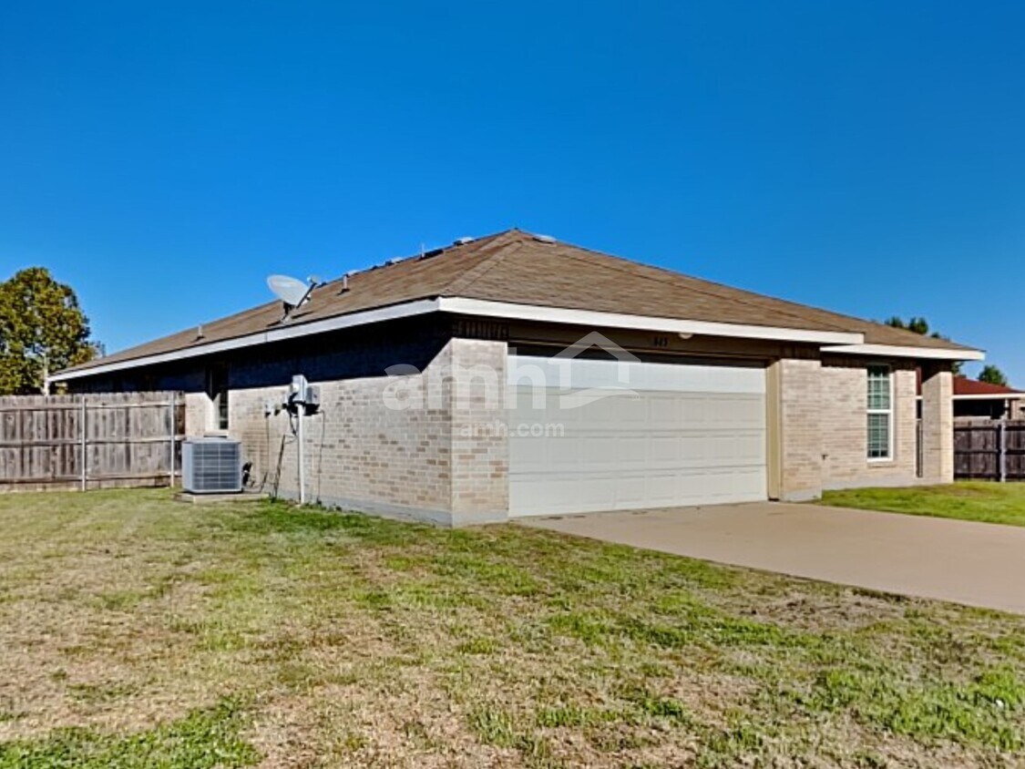 845 Horseshoe Court House Rental in DeSoto, TX