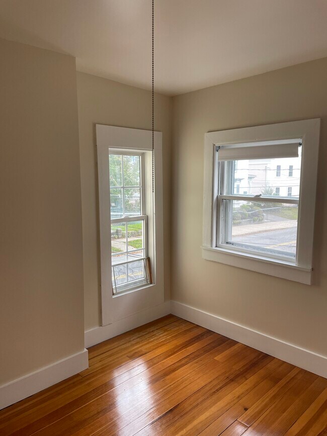 Foto del edificio - 48 N Main St