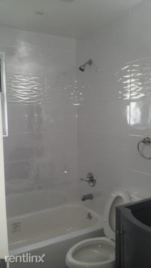 Foto del edificio - 2403 Ditmars Blvd