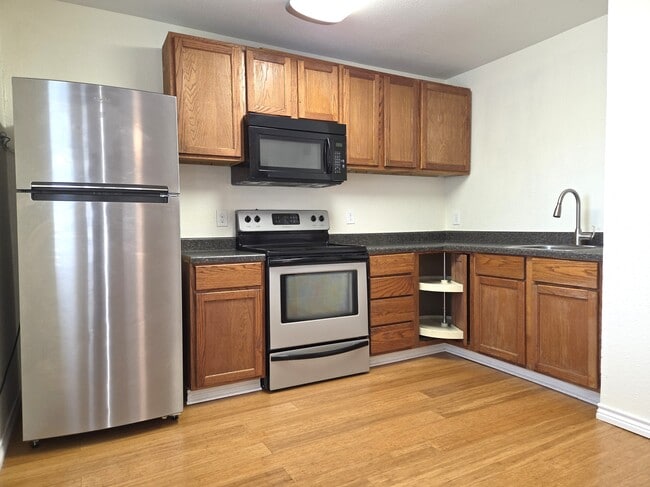 kitchen - 513 Wolf St