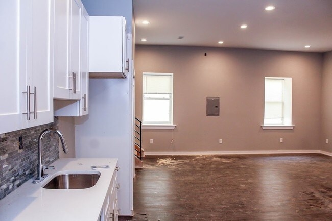 Building Photo - 4518 Lancaster Ave
