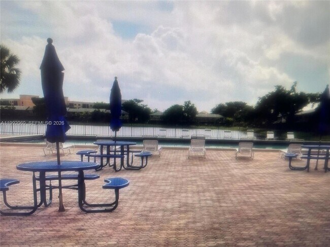 Foto del edificio - 730 NW 106th Terrace