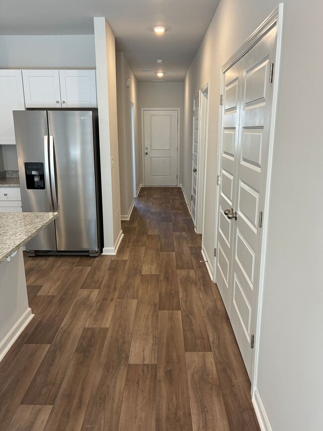 Building Photo - W2045