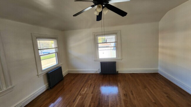 Building Photo - 537 Stahr Rd