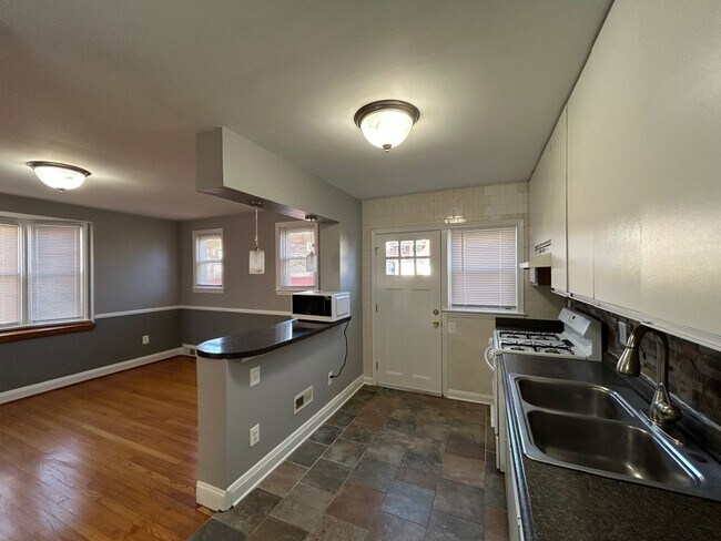 Foto del edificio - 5006 Lindsay Rd