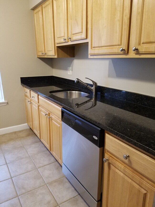 kitchen - 3814 Chesterwood Dr