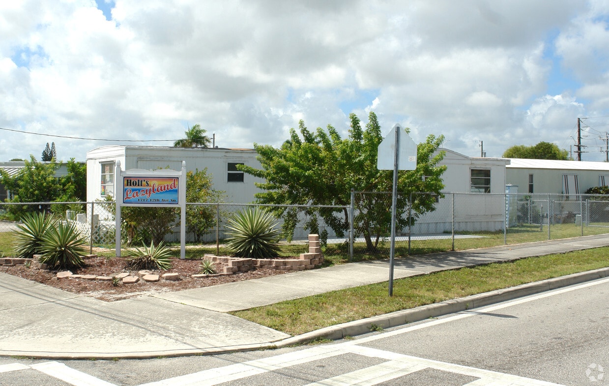 Primary Photo - Holt's Lazyland