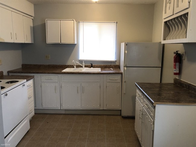 Building Photo - 1 br, 1 bath Apartment - 3575 Evergreen Ave 6