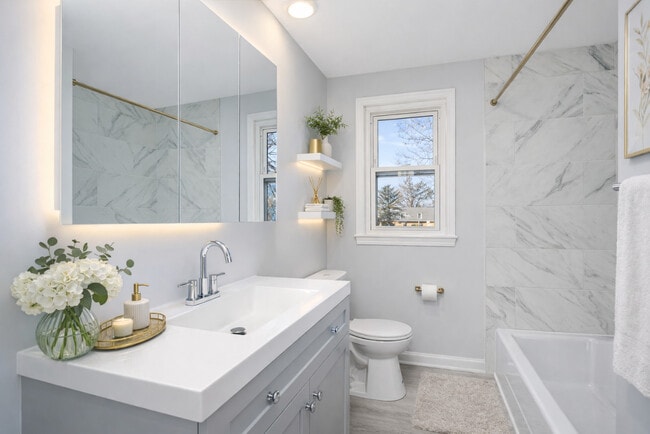 Baño - Brookview Townhomes