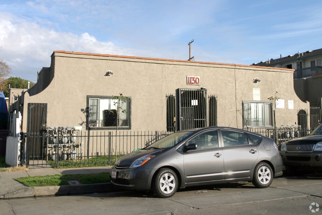 Foto del edificio - 1128 Raymond Ave