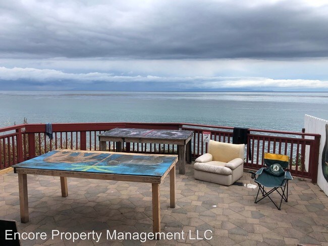 Building Photo - 6 br, 4 bath Room For Rent - 6665 Del Playa