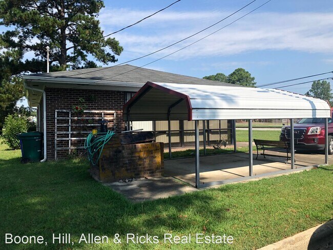 Building Photo - 3 br, 2 bath House - 315 E Railroad Street