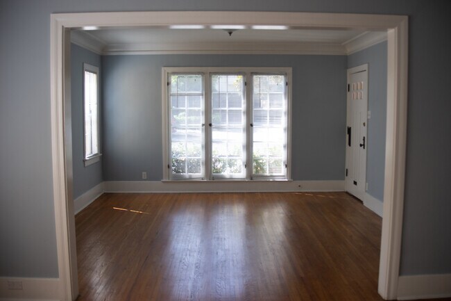 Living Room - 4141 Rosewood Ave