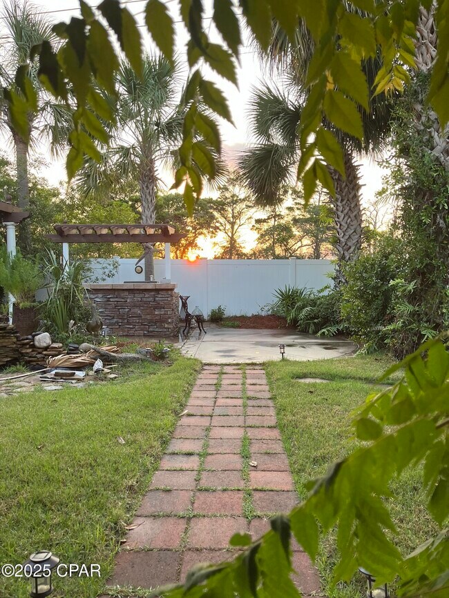 Foto del edificio - 214 Summerwood Dr