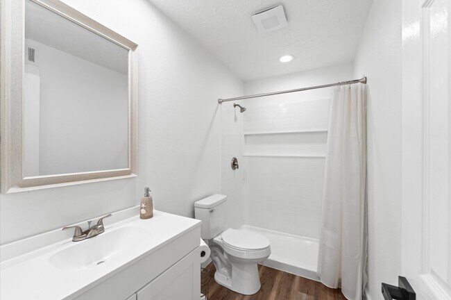 Foto del edificio - 17331 Red Oak Dr