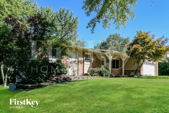 Foto del edificio - 382 Beaver Lake Dr