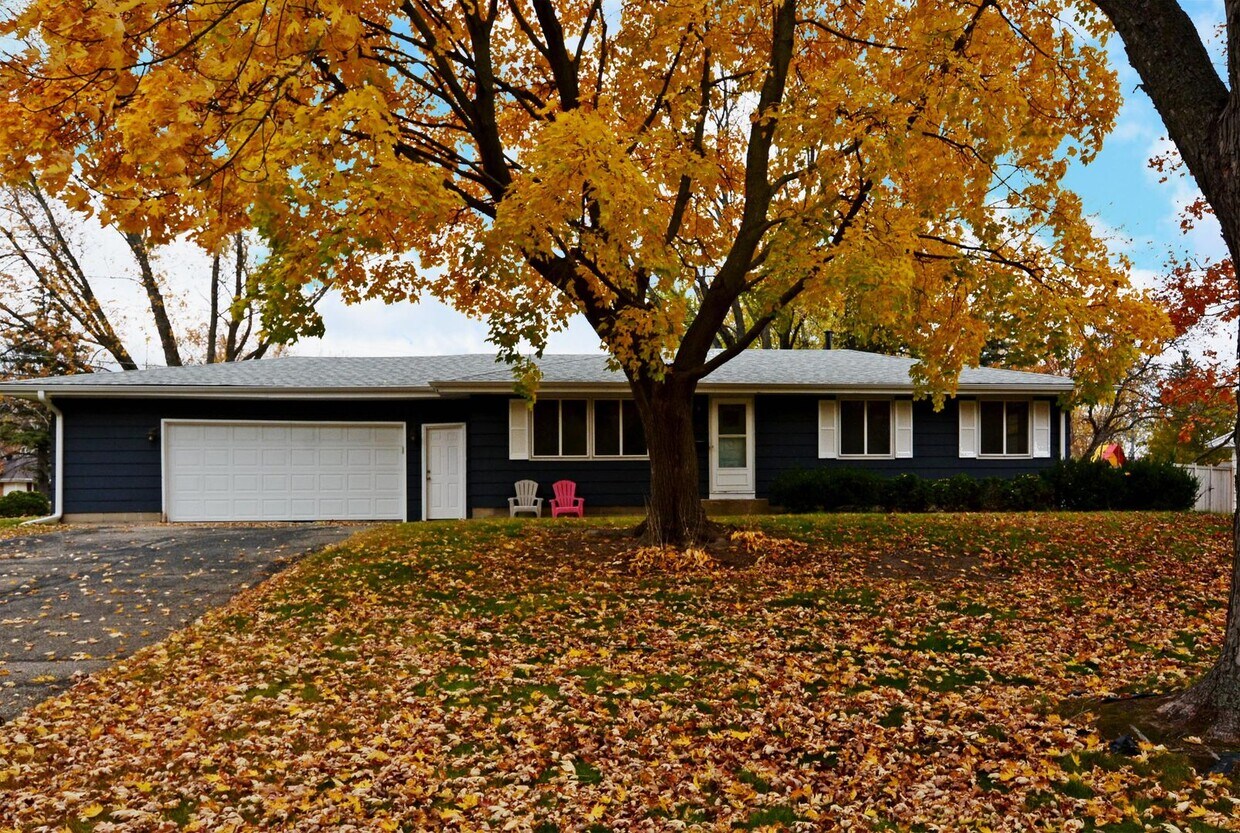 Foto principal - Spacious 4-Bed 1.5 Bath Home Available Now...