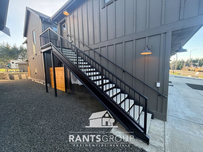 Building Photo - Easy I5 Access! 1 Bed ADU in Trestlewood!
