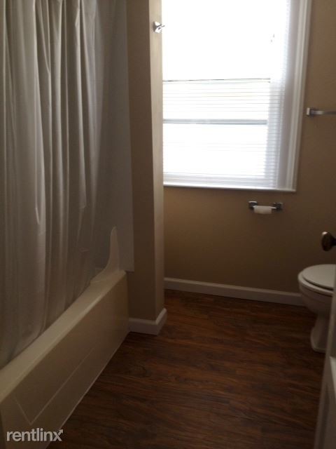 Building Photo - 1 br, 1 bath  - 707 Center St Apt 4
