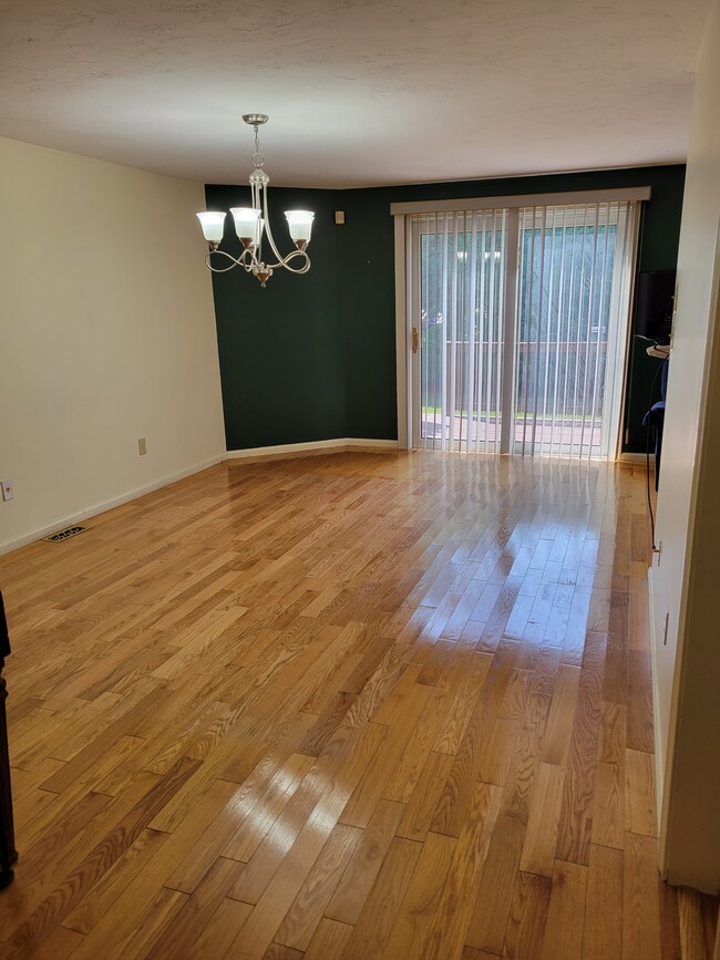 Building Photo - 116 Broadmeadow St