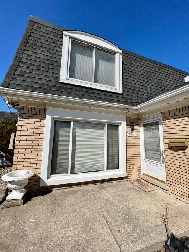 29708 City Center Dr Unit 1, Warren, MI 48093 Condo for Rent in