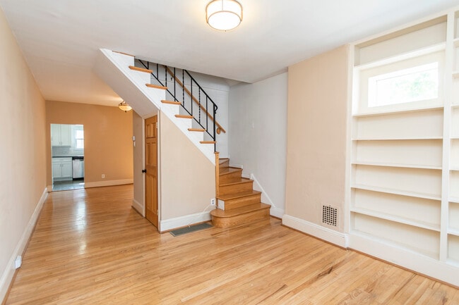 Building Photo - 527 S Lecount St