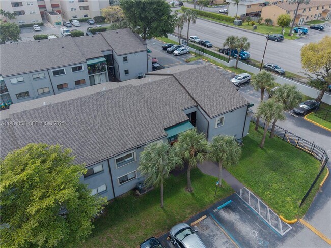 Foto del edificio - 7429 SW 152nd Ave