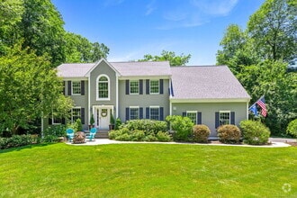 Building Photo - 1 Boxwood Rd
