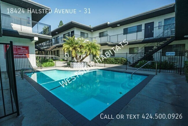 Foto del edificio - 18424 Halseted - Gorgeous, fully renovated...