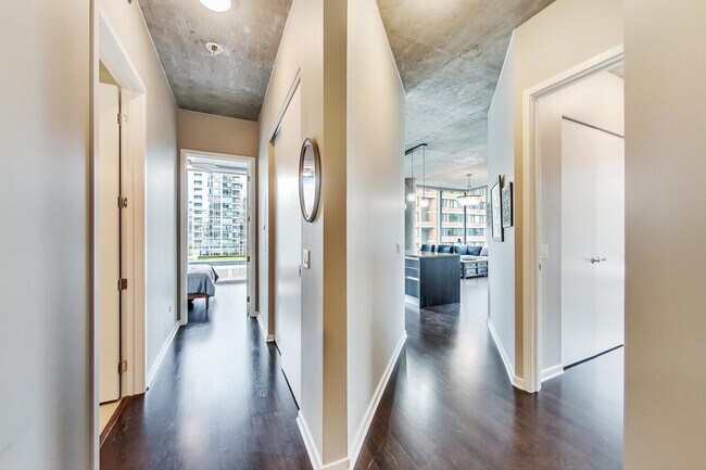 Foto del edificio - 600 N Fairbanks Ct
