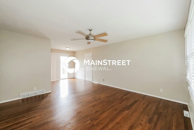 Foto del edificio - 3 Bedroom Pet-Friendly Home in Independence, MO with Main Street Renewal