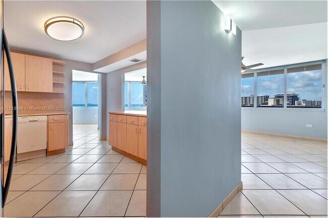Foto del edificio - 7135 Collins Ave