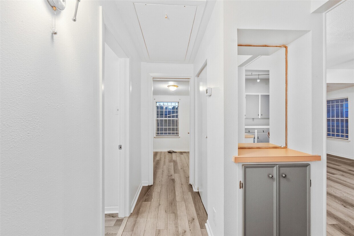 Building Photo - 3811 Las Palmas St