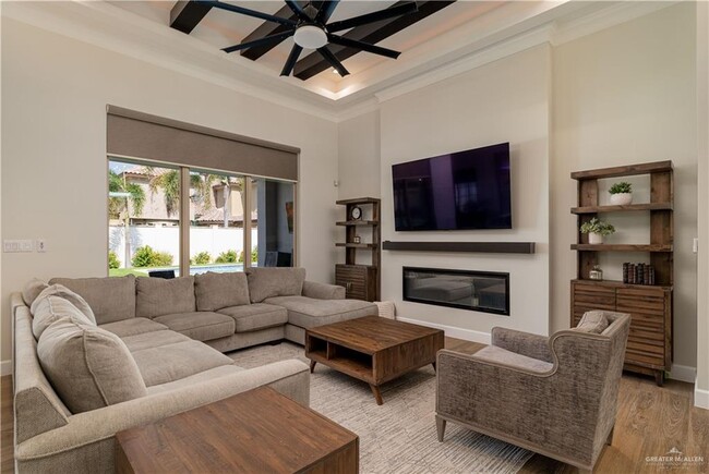 Foto del edificio - 5004 Gumwood Ave