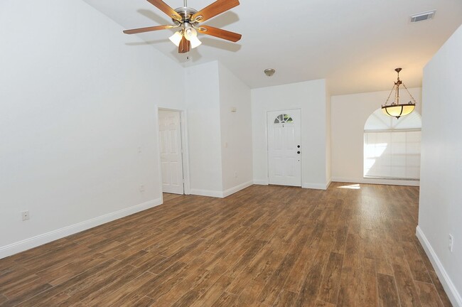 Building Photo - ANNUAL RENTAL: 3 Bedroom Single Family Hom...