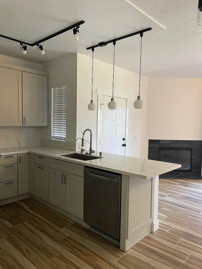 Foto del edificio - 17161 Alva Rd