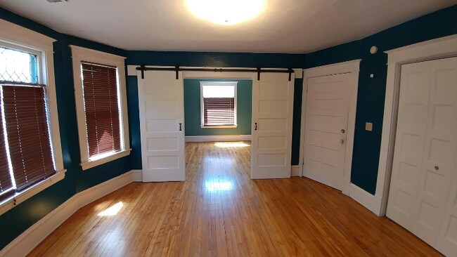 Building Photo - 1123 5th St NE
