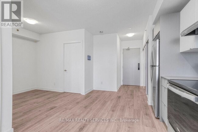 Photo du bâtiment - 3200 Dakota Cmn