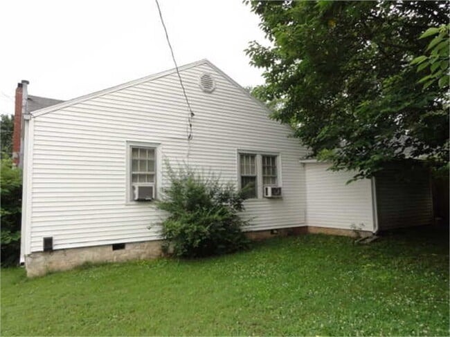 Building Photo - 842 Cabell Dr