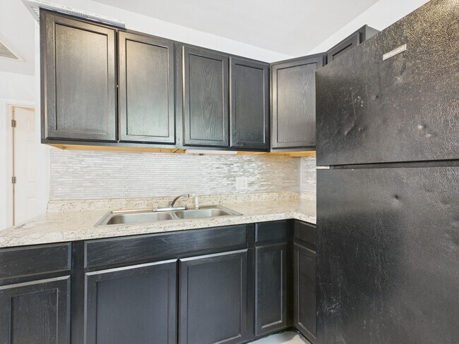 Building Photo - 107 Davis St