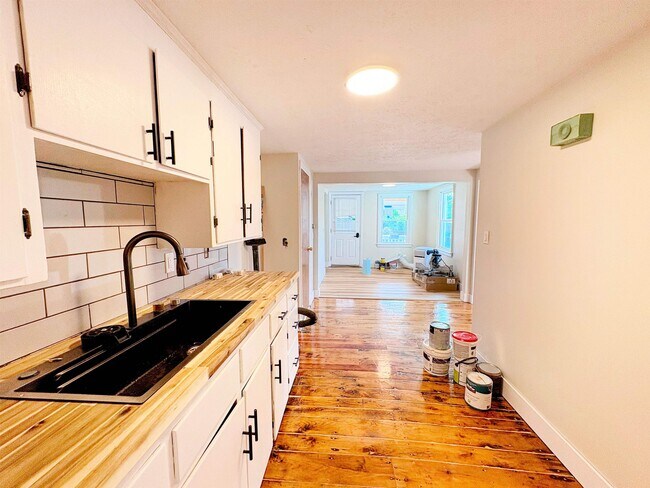 Building Photo - 5 Hamel Ave