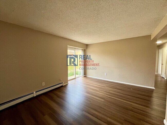 Foto del edificio - 4340 Loomis Ave