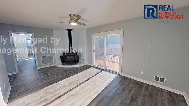 Foto del edificio - Updated 3 BD/2BA Home on Spacious Corner Lot