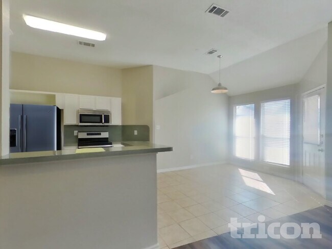 Foto del edificio - 228 Willow Creek Dr