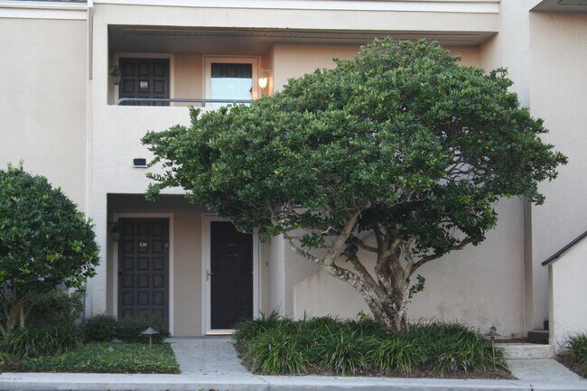 Foto del edificio - 632 Summer Pl