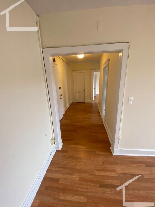Building Photo - 3 bedroom Brighton