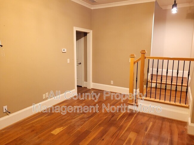 Foto del edificio - 395 Laurent St NW
