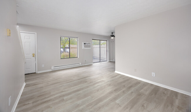 Building Photo - Heather Glen Townhomes