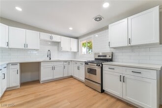 Building Photo - 2749 Del Mar Pl